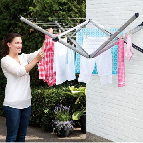 Brabantia Wallfix 24M clothesline in action